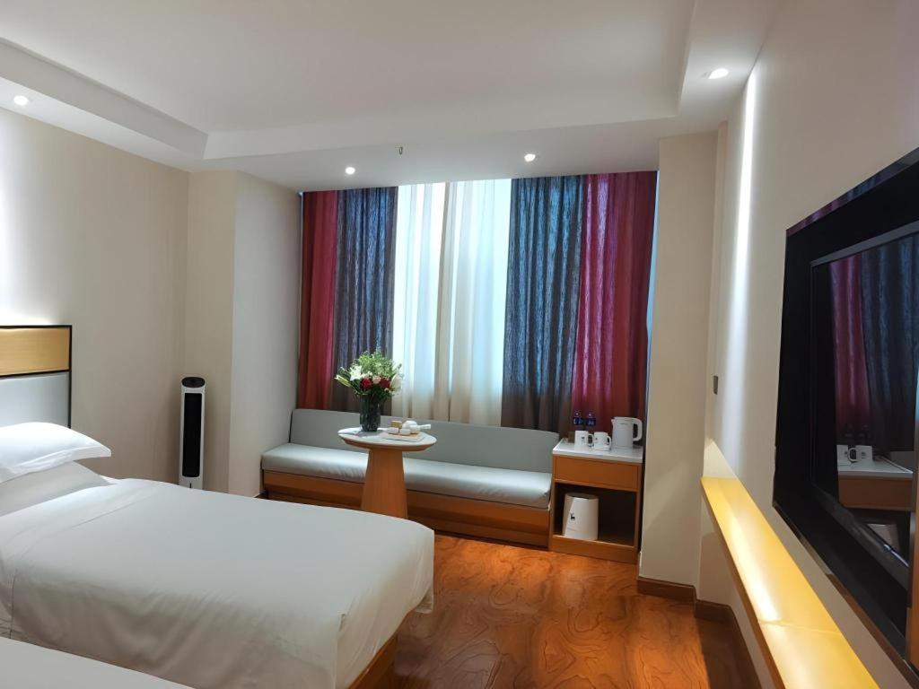 Greentree Inn Geermu Walking Street Business Hotel Golmud Eksteriør billede